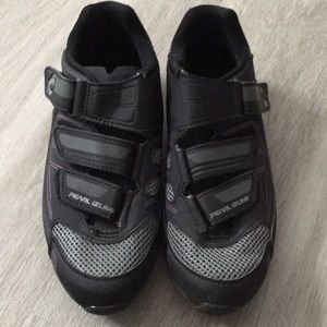 Women’s Pearl Izumi clip in biking shoes